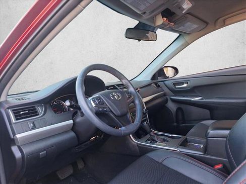 Used 2016 Toyota Camry SE image 8