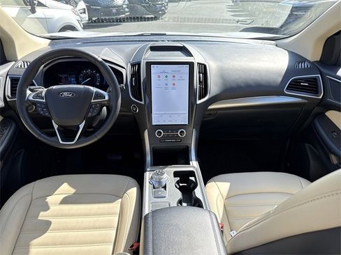 Used 2022 Ford Edge SEL w/ Convenience Package image 11