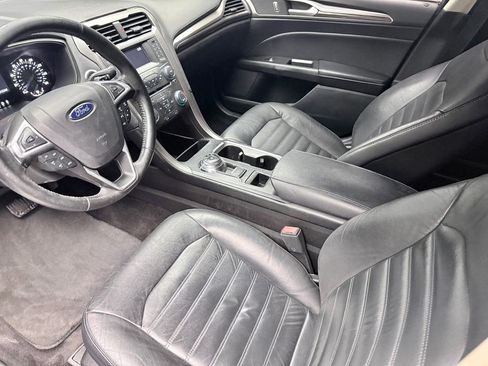 Used 2017 Ford Fusion SE image 9