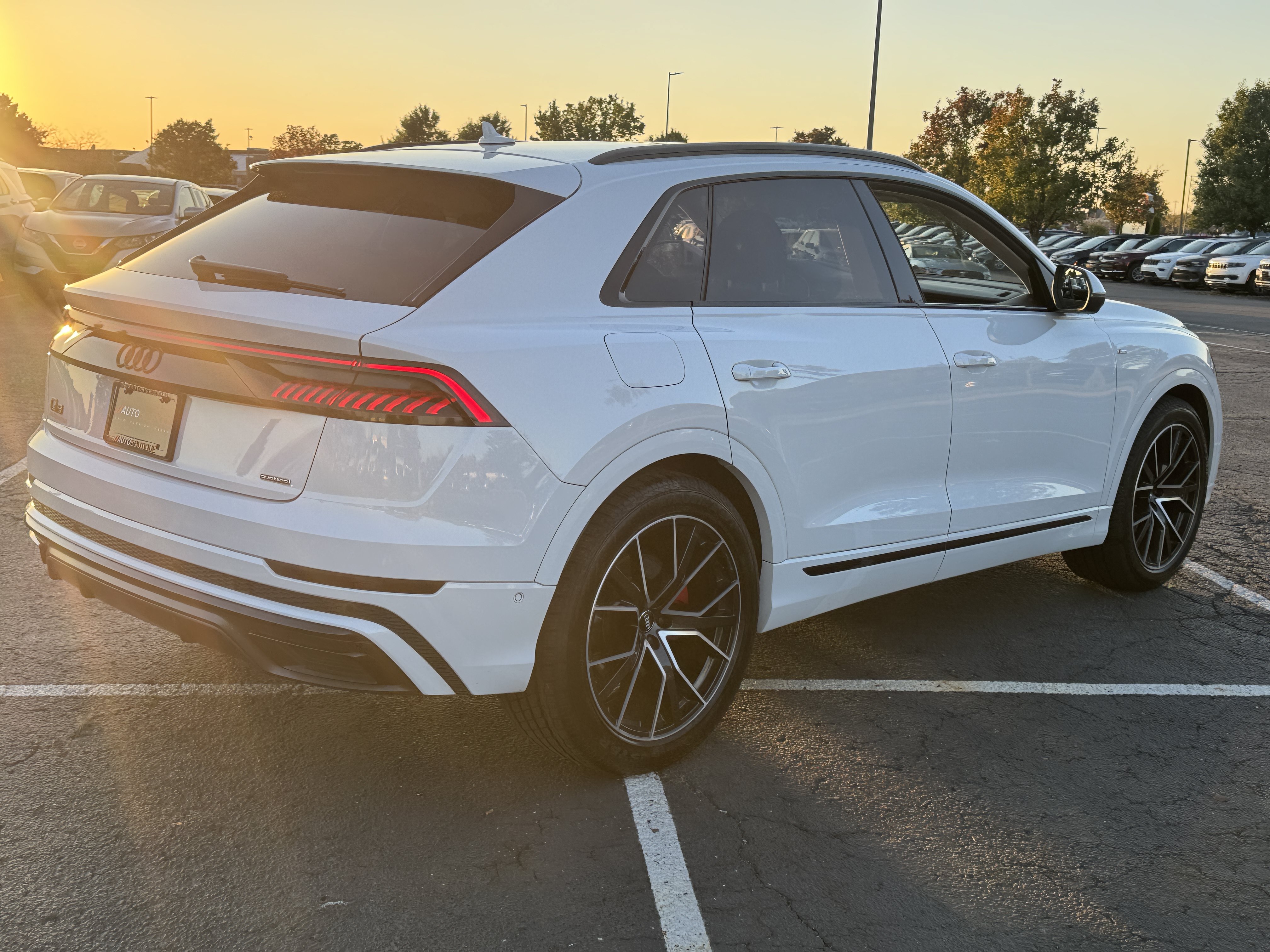 Used 2019 Audi Q8 Prestige w/ Luxury Package AWD/4WD image 10