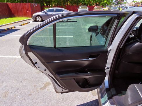 Used 2023 Toyota Camry SE image 15