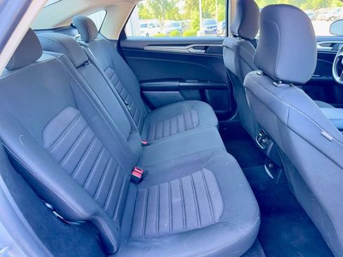 Used 2020 Ford Fusion SE FWD image 10