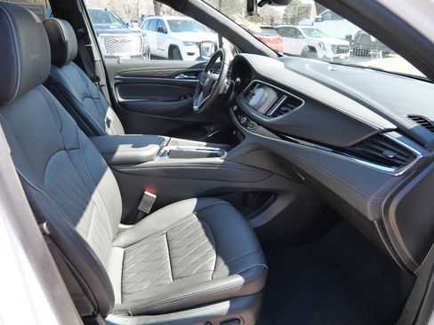 Used 2024 Buick Enclave Avenir w/ Avenir Technology Package AWD/4WD image 17