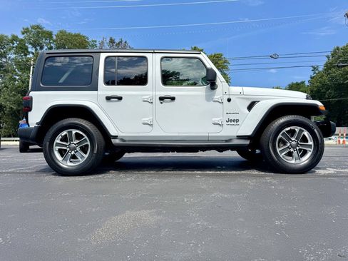 Used 2018 Jeep Wrangler Unlimited Sahara w/ Dual Top Group AWD/4WD image 10
