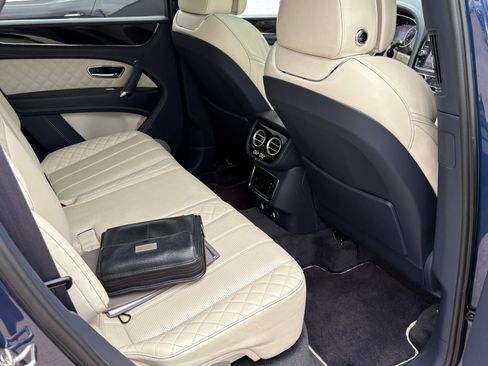 Used 2019 Bentley Bentayga AWD/4WD image 42