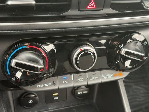 Used 2022 Hyundai Kona SE image 17