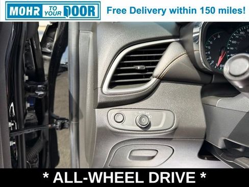 Used 2021 Chevrolet Trax LT AWD/4WD image 16