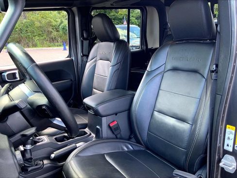 Used 2020 Jeep Gladiator Overland w/ Dual Top Group AWD/4WD image 8