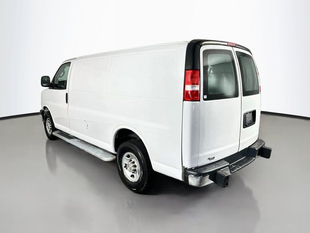 Used 2022 Chevrolet Express 2500 w/ Driver Convenience Package RWD image 5