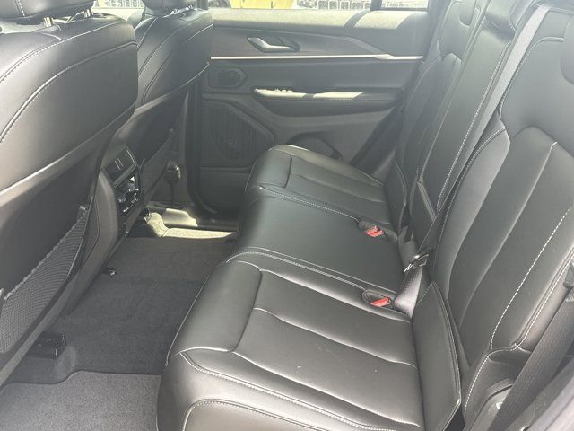 New 2026 Jeep Grand Cherokee Limited w/ Limited Altitude Package AWD/4WD image 19