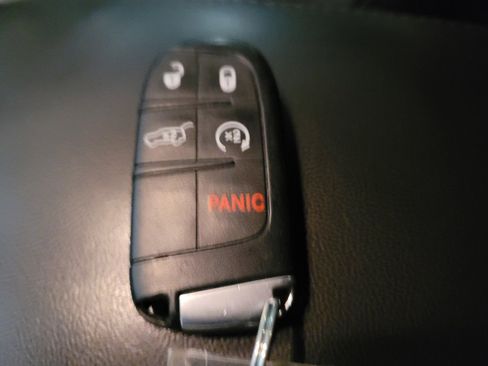 Used 2022 Jeep Grand Cherokee Laredo X AWD/4WD image 32