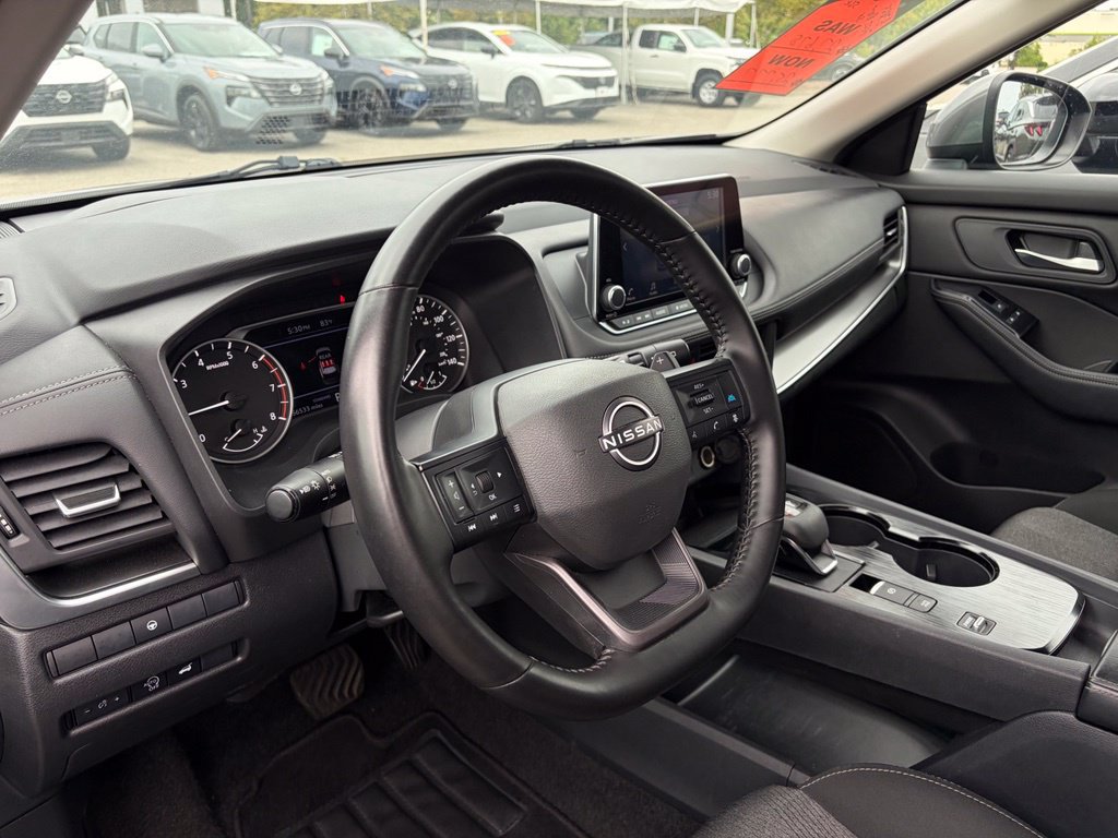 Certified 2025 Nissan Rogue SV FWD image 14