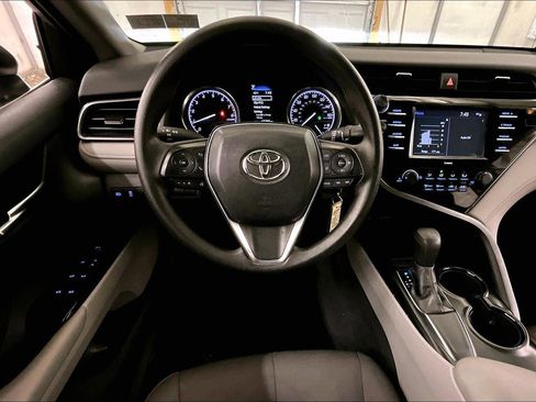 Used 2020 Toyota Camry LE image 5