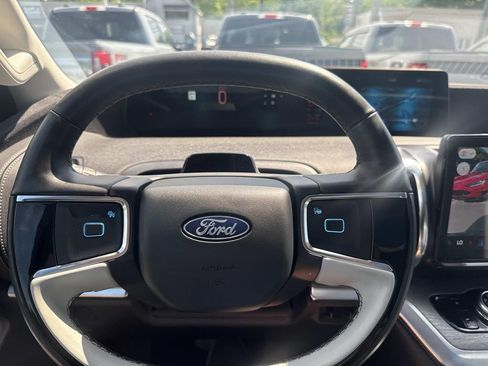 Used 2025 Ford Expedition Platinum w/ Driver's Package AWD/4WD image 29