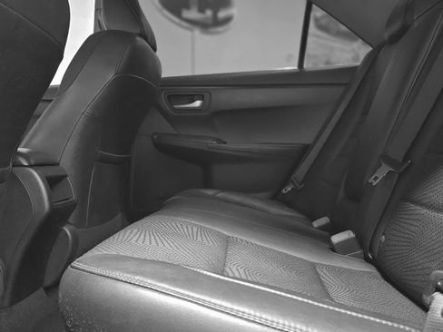 Used 2017 Toyota Camry SE FWD image 29