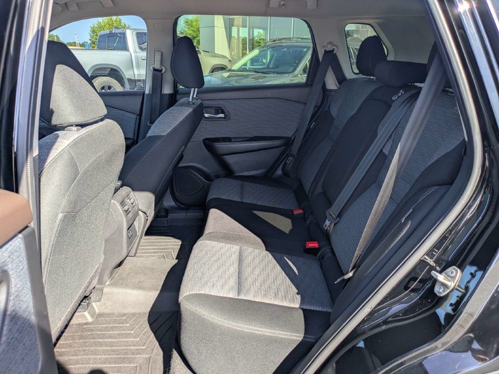 Used 2023 Nissan Rogue SV AWD/4WD image 15