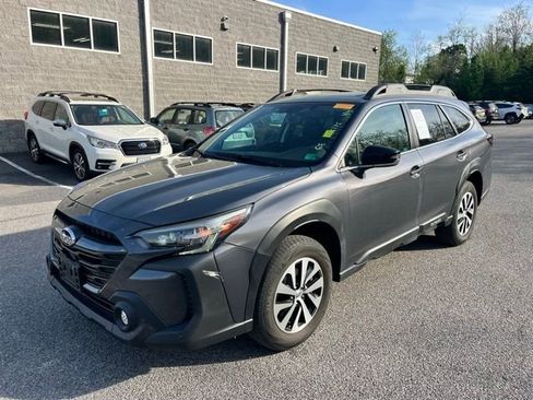 Used 2023 Subaru Outback Premium image 3