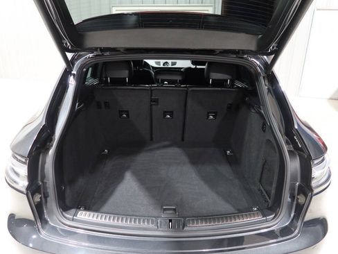 Used 2024 Porsche Macan AWD/4WD image 27
