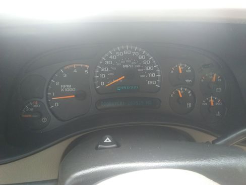 Used 2005 GMC Sierra 2500 SLE w/ Heavy-Duty Power Package image 12