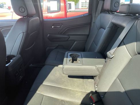 Used 2024 Chevrolet Colorado LT w/ LT Convenience Package III AWD/4WD image 5