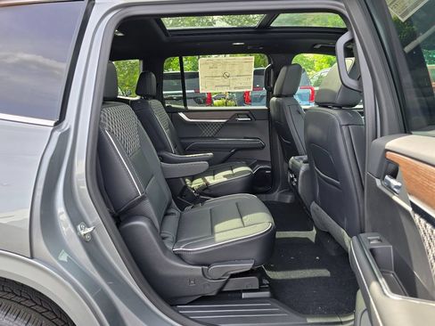 New 2026 GMC Acadia Denali w/ Super Cruise Package AWD/4WD image 28