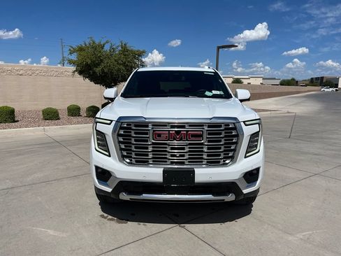 Used 2025 GMC Yukon XL Denali AWD/4WD image 4