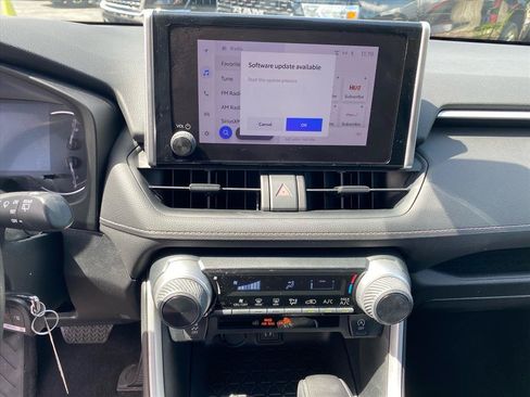 Used 2023 Toyota RAV4 LE AWD/4WD image 11