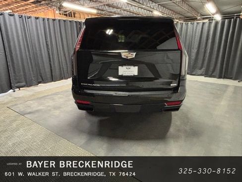 Used 2023 Cadillac Escalade ESV Sport AWD/4WD image 4