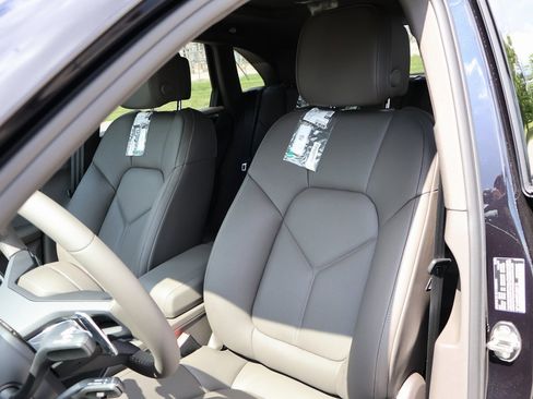 New 2026 Porsche Macan image 5