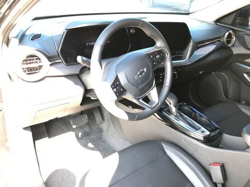 Used 2025 Chevrolet Trax ACTIV w/ Driver Confidence Package FWD image 8
