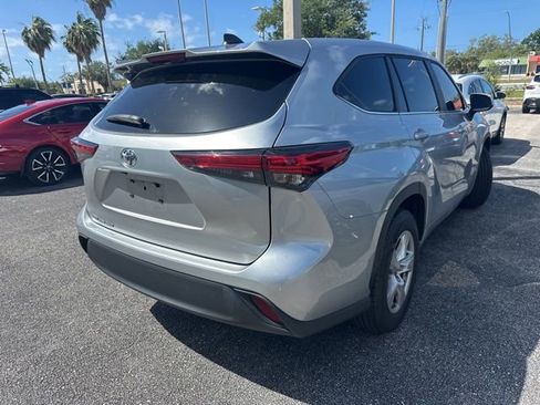 Used 2023 Toyota Highlander L image 2