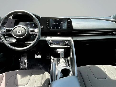 Used 2025 Hyundai Elantra Sport FWD image 8