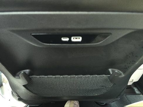Used 2024 Chrysler Pacifica Touring-L FWD image 32