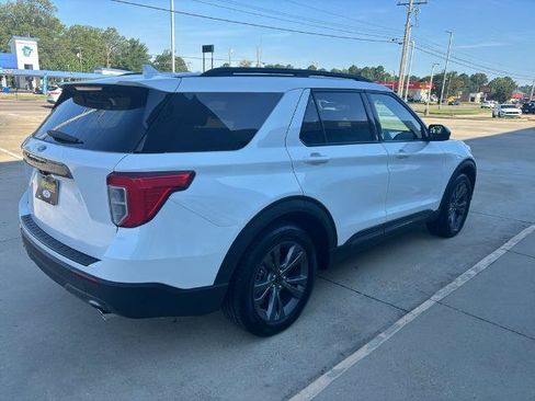 Certified 2023 Ford Explorer XLT w/ Equipment Group 202A RWD image 5