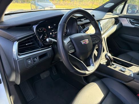 Used 2024 Cadillac XT6 Premium Luxury FWD image 16