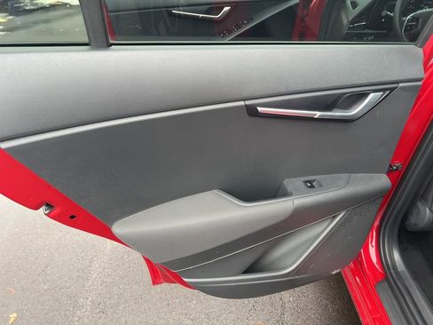 Certified 2023 Kia Niro EX image 10