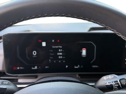 Used 2026 Kia Carnival SX w/ SX Dark Edition Package FWD image 10