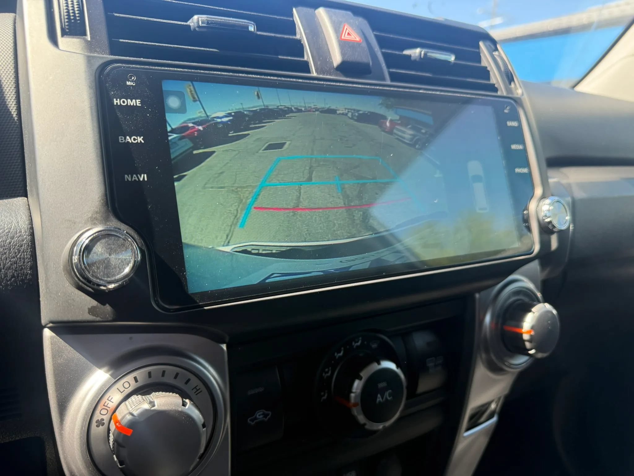 Used 2018 Toyota 4Runner SR5 AWD/4WD image 11
