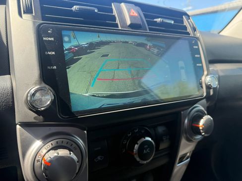 Used 2018 Toyota 4Runner SR5 AWD/4WD image 11