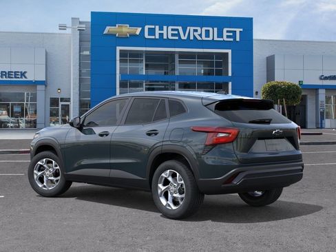 Used 2026 Chevrolet Trax LS w/ LS Convenience Package FWD image 5