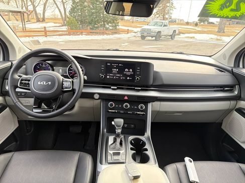 Used 2024 Kia Carnival LX image 18