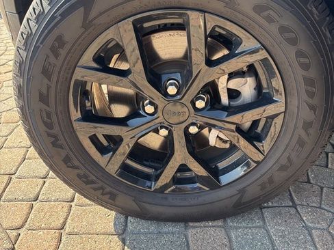 Used 2022 Jeep Grand Cherokee L Laredo w/ Luxury Tech Group I image 9