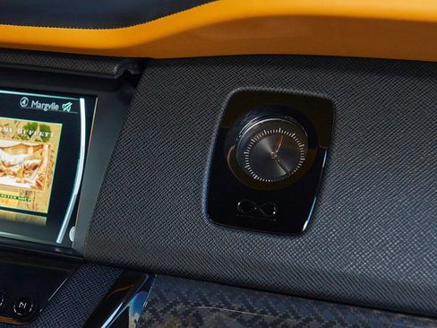 Certified 2022 Rolls-Royce Cullinan Black Badge w/ Leather Finishing Pack image 16