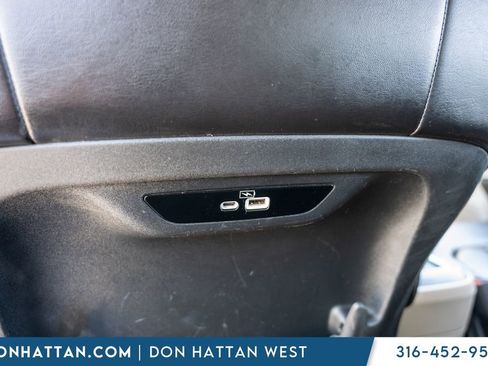 Used 2023 Chrysler Pacifica Touring-L FWD image 24