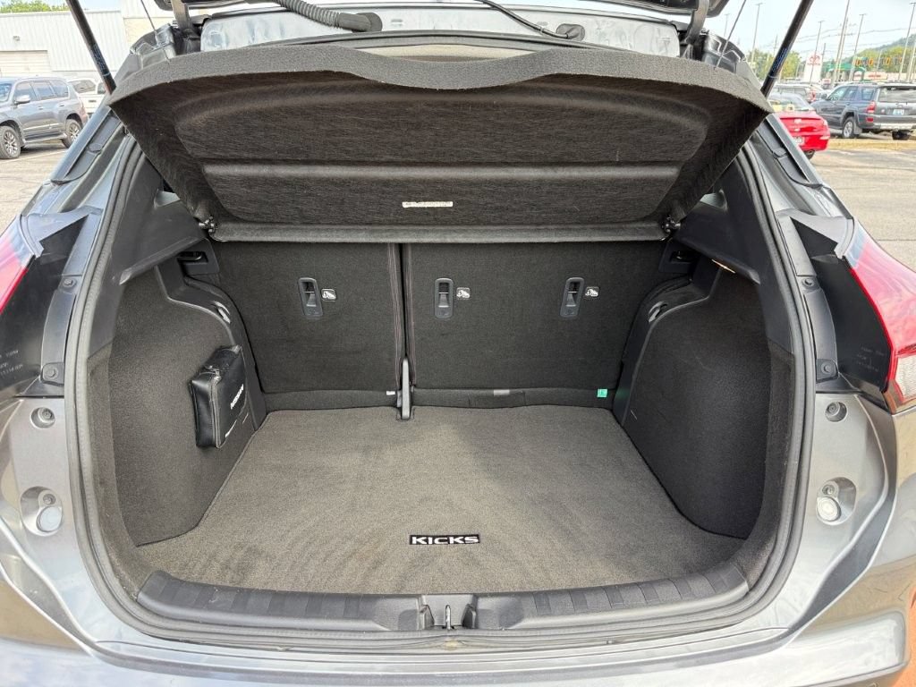 Used 2023 Nissan Kicks SR w/ SR Premium Package FWD image 18
