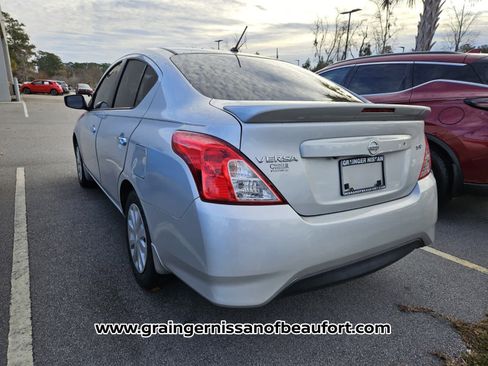 Used 2018 Nissan Versa SV image 7