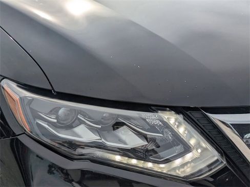 Used 2018 Nissan Rogue SL w/ Premium Package image 9