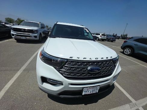 Used 2023 Ford Explorer XLT w/ Equipment Group 202A RWD image 2