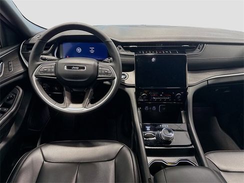 Used 2024 Jeep Grand Cherokee Limited image 21