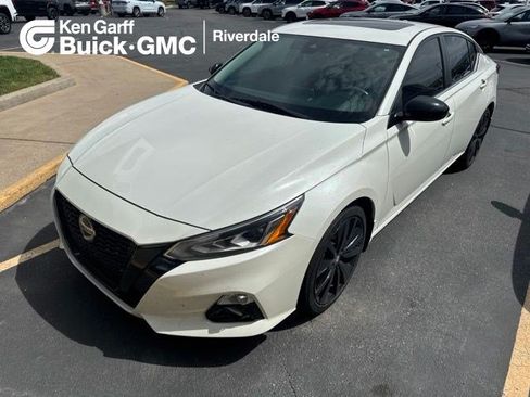 Used 2022 Nissan Altima 2.5 SR w/ Midnight Edition Package FWD image 1